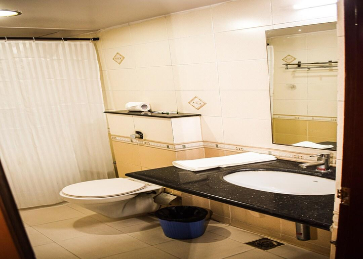 Bathroom 3, Hotel Virat Siridarshni, Bangalore