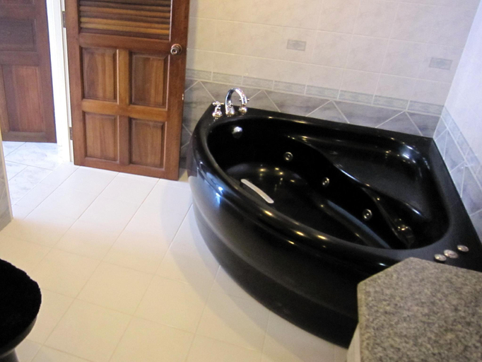 Bathroom 4, Yensabai Condotel, Pattaya