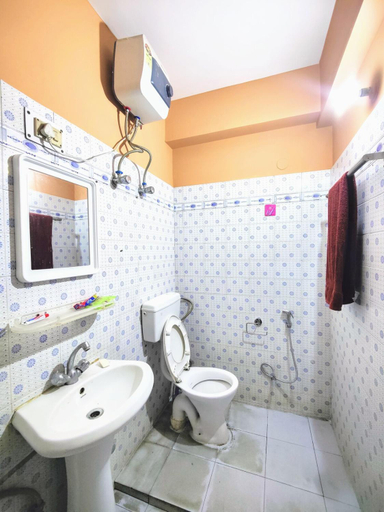 Bathroom 2, Cozy Guwahati Apartment with City Mountain Views, Kamrup Metropolitan