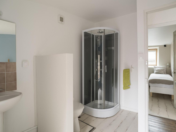 Bathroom 3, Jane Austen Lake Retreat, Meuse