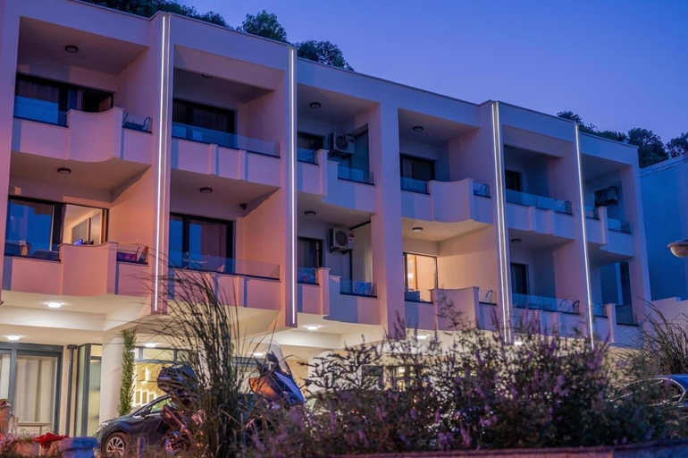 Exterior & Views 1, Sea Star Apartments