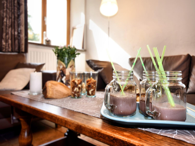 Food & Drinks 5, Forest-Edge Stay, Burtonville, Luxembourg