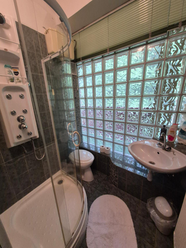 Bathroom 2, Tornacos haz, Gyöngyös