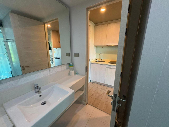 Bathroom 3, Seven Seas, Pattaya