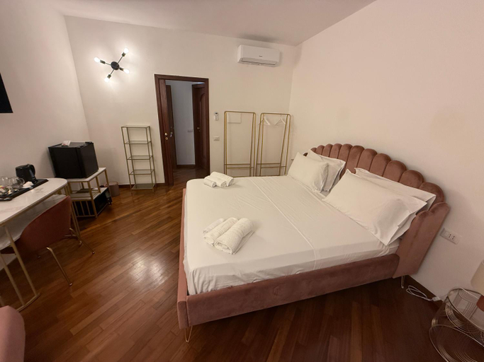Others 5, Al San Carlo Rooms, Napoli