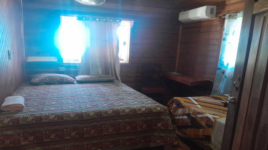 Bedroom 1, Victoria's Beach House , Roatán