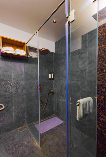 Bathroom 5, Royal Plaza Inn by RAK Rooms, Kozhikode