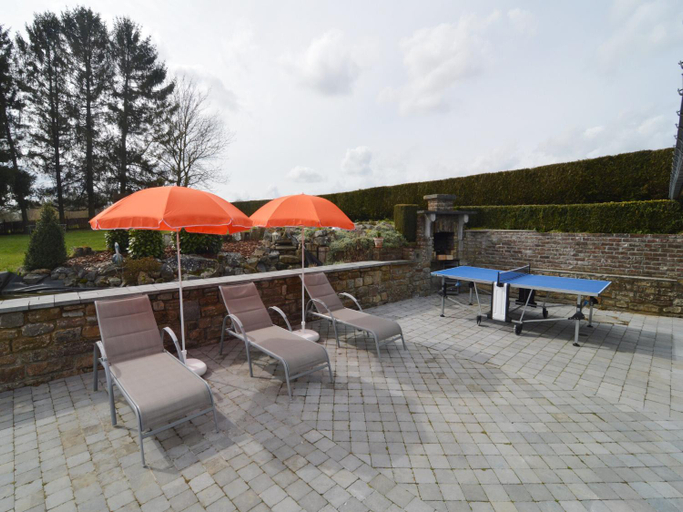 Others 5, Luxury Pool Villa in Goesnes, Namur