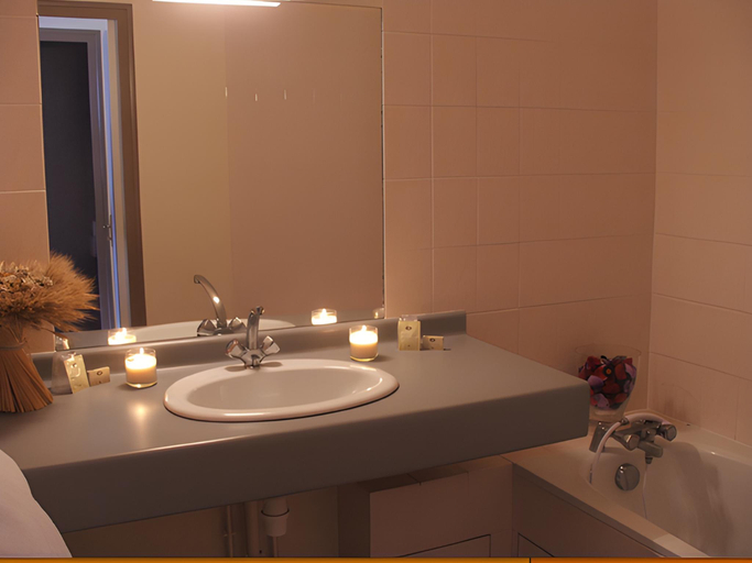 Bathroom, Hotel Le Relais de Touvent, Charente-Maritime