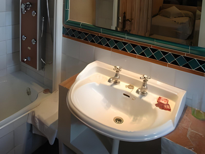 Bathroom 3, Cortijo El Pino Retreat, Granada