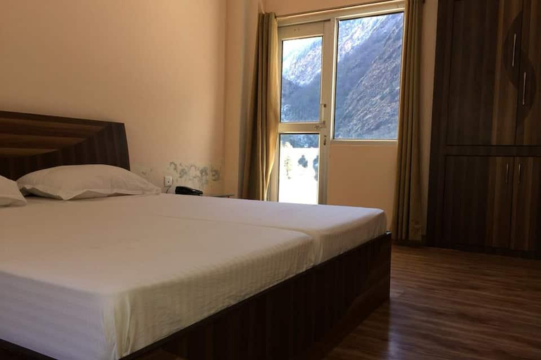 Bedroom, Hotel Bhagat, Chamoli