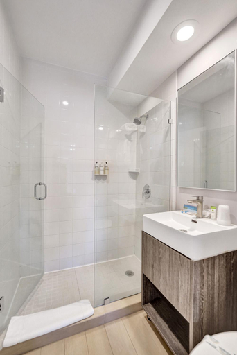 Bathroom 4, Hotel Sheldon, Broward