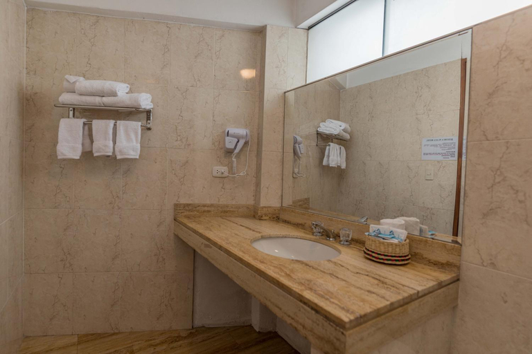 Bathroom 4, Quechua Plaza Hotel, Cusco