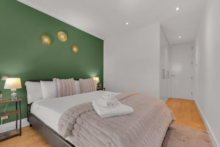 Bedroom 2, One Bed Serviced Apartment in Farringdon, London