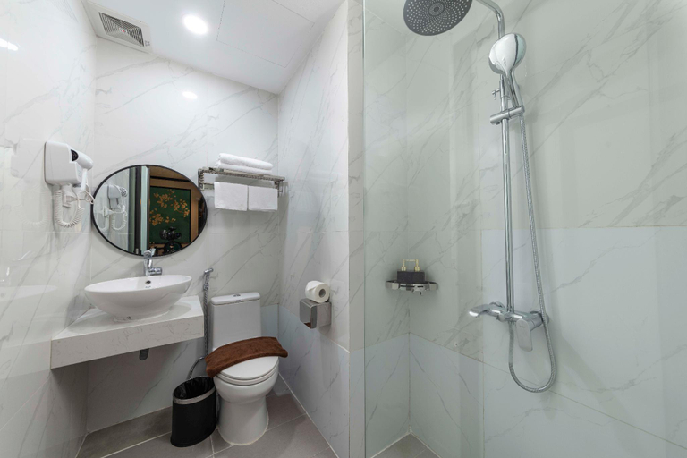Bathroom 4, Azen Lakeside Hotel & Travel, Ba Đình