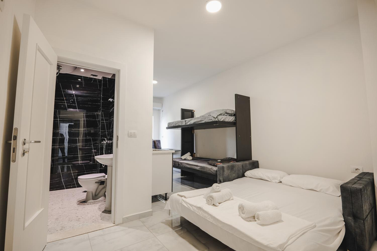 Bedroom 2, Davids Apartments, Sarandës