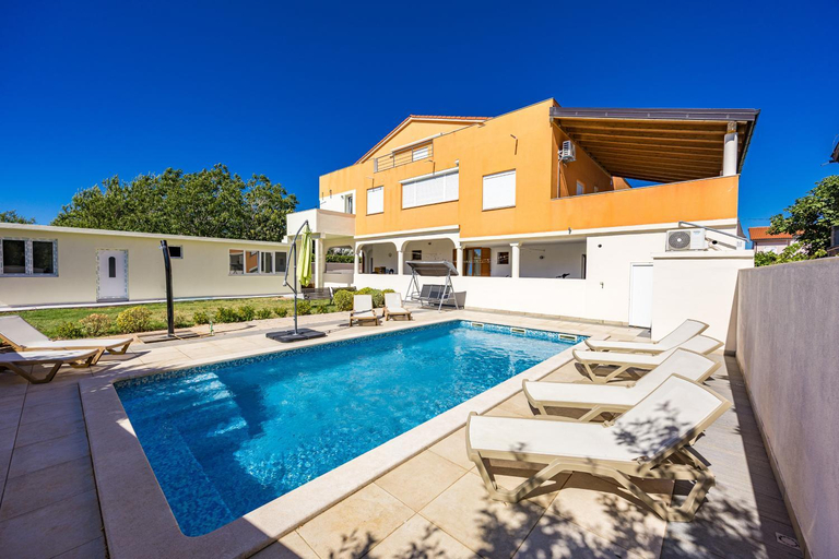 Sport & Beauty 2, Comfort apartments with pool in Medulin, Medulin