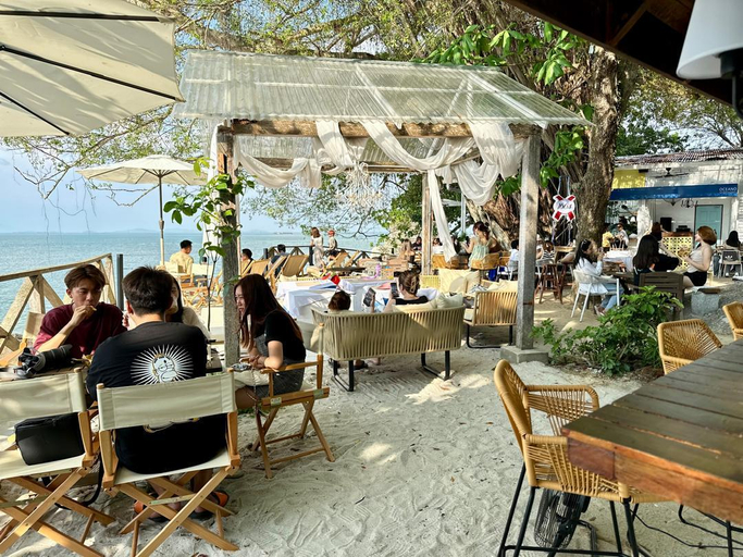 Food & Drinks 3, Ardour Lodge - Room A1(TRIPLE ROOM), Pulau Penang