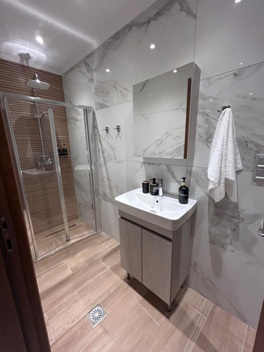 Bathroom 5, Esperas Apartments, East Macedonia and Thrace