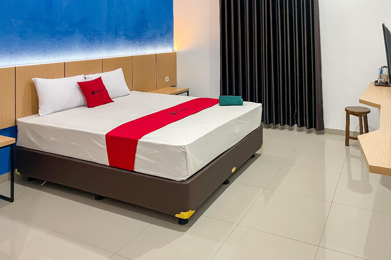 Bedroom, RedDoorz Plus near Alun Alun Majalengka, Majalengka