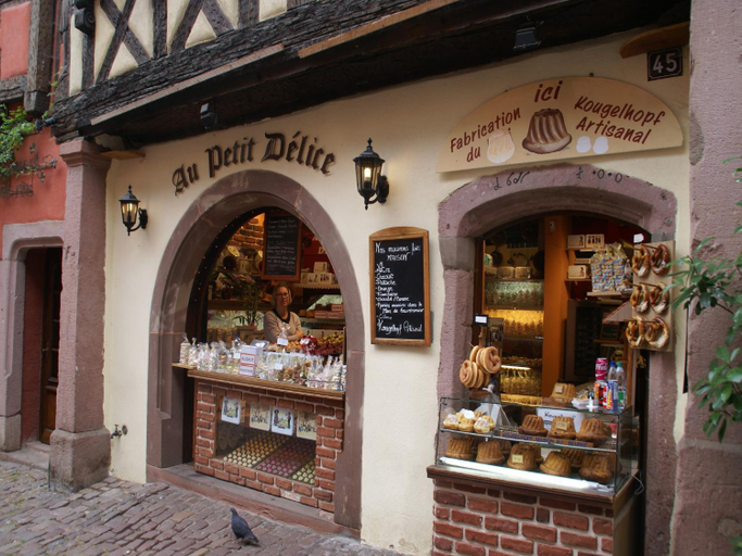 Food & Drinks 3, An apartment in a 17th century wine grower s house, Haut-Rhin