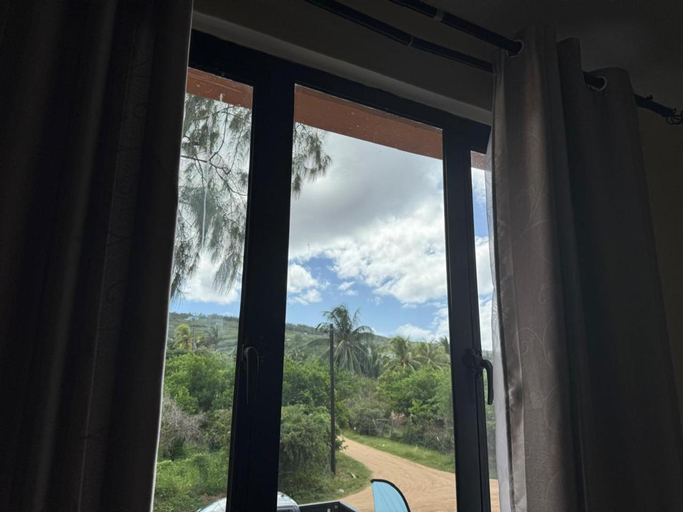Others 5, Gravier Holidays A day in paradise
