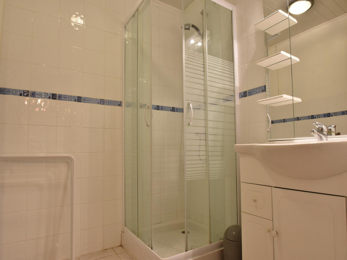 Bathroom 3, Romantic Cottage, Berbiguieres, Dordogne