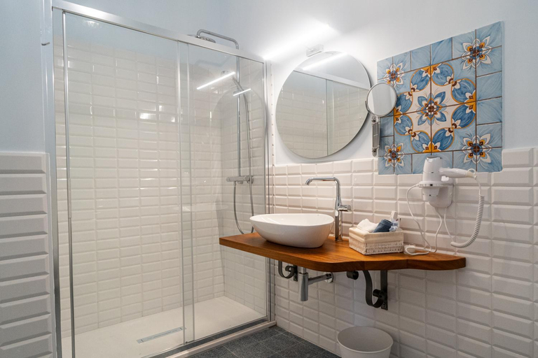 Bathroom 3, Antica Loggia, Vibo Valentia