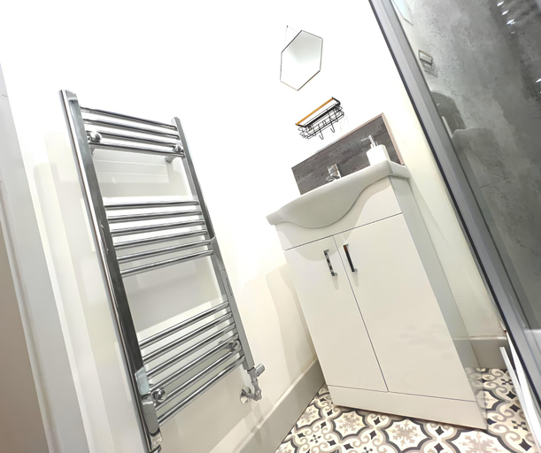 Bathroom 3, SA Stays, Wigan