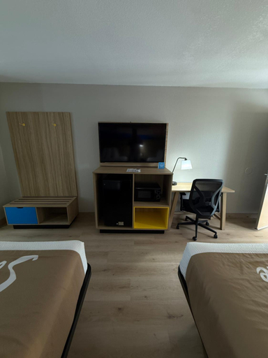 Bedroom 3, Days Inn by Wyndham Shorter, Macon