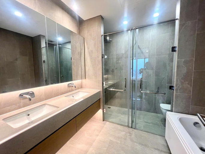 Bathroom 3, Lancaster Luminaire Apartment-DWG, Đống Đa