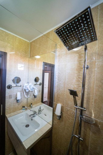 Bathroom 4, Marina Bay, Navodari