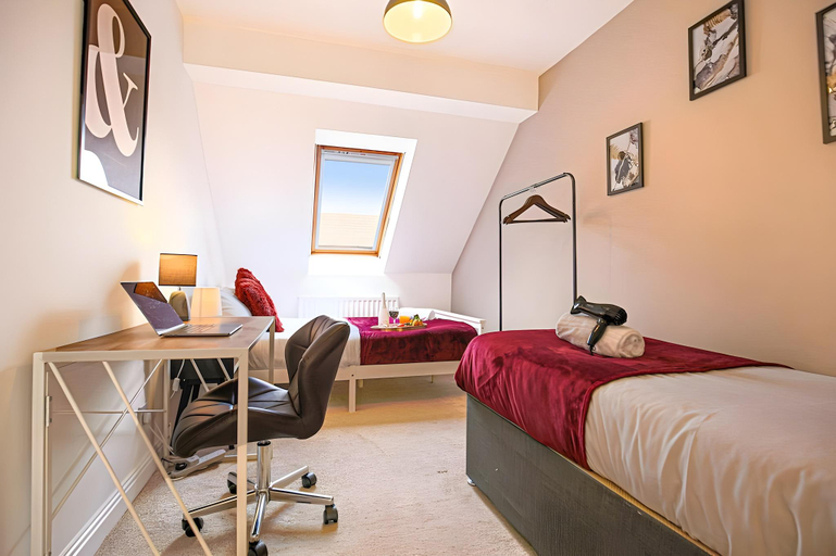 Bedroom 2, Detached House - Free Parking, Garden & Netflix , Milton Keynes