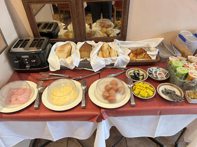 Food & Drinks 5, La Gaffe Bed and Breakfast, London