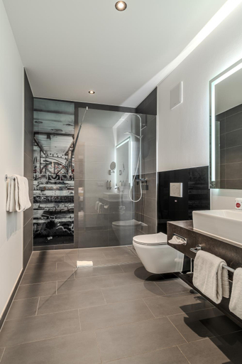 Bathroom 2, TOP Hotels Esplanade Dortmund, Dortmund