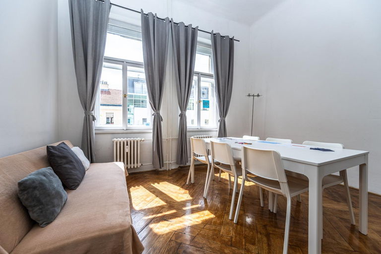 Others 4, Apartments Safarikova 18, Praha 2