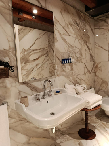 Bathroom 4, D.H. Lawrence, Cagliari