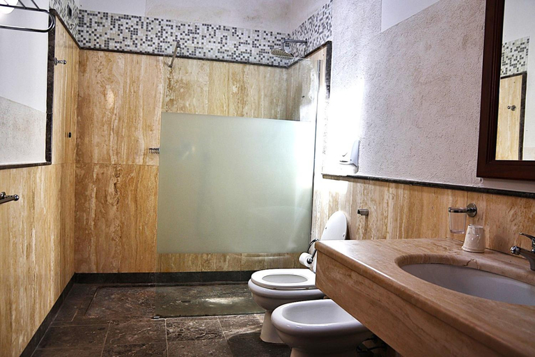 Bathroom 3, Hotel Villa Lampedusa, Palermo