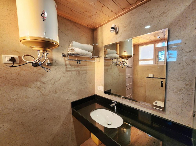 Bathroom 4, Hotel Pine View, Shimla
