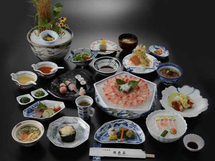 Food & Drinks 5, Panorama view in the nature | Joy House, Imari