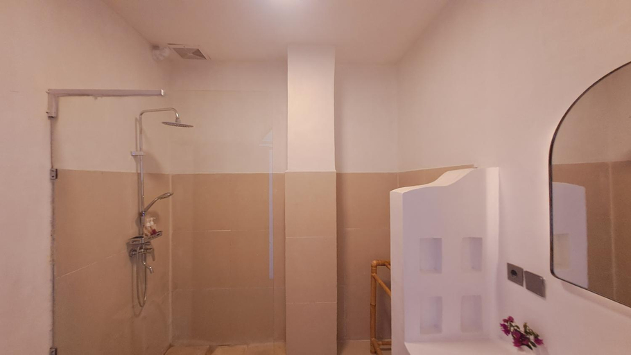 Bathroom 3, The Kayuan, Bangli