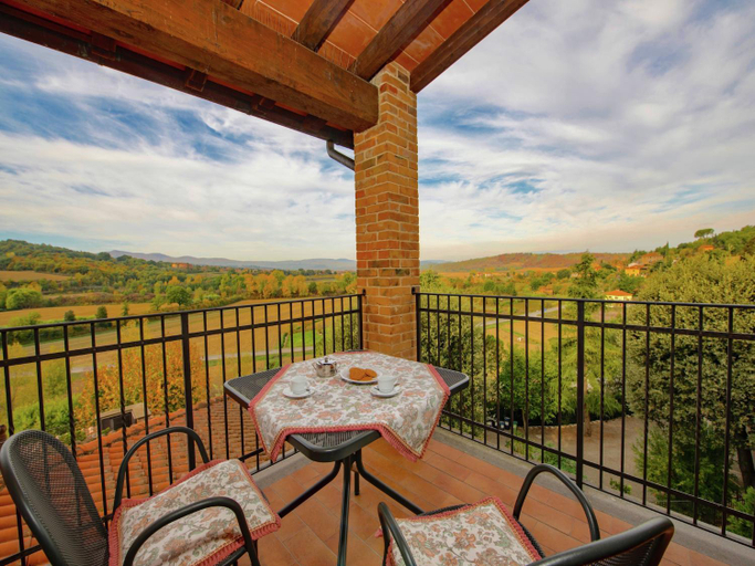 Others 5, Air-conditioned flat with pool and wellness area, Perugia