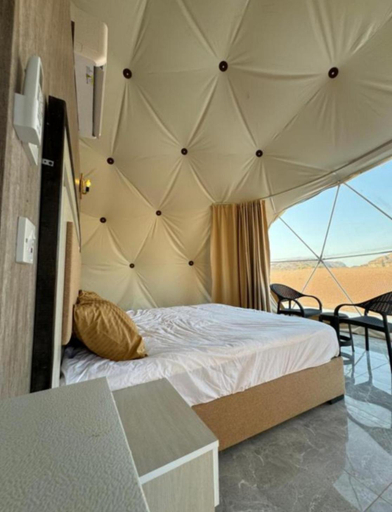 Bedroom 2, Helen Rum Luxury Bubbles & Jeep Tours, Quaira