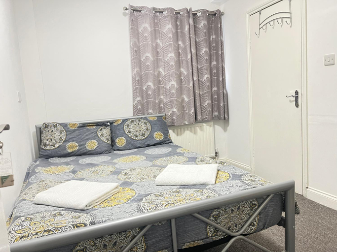 Bedroom 2, Stratford Hotel, London