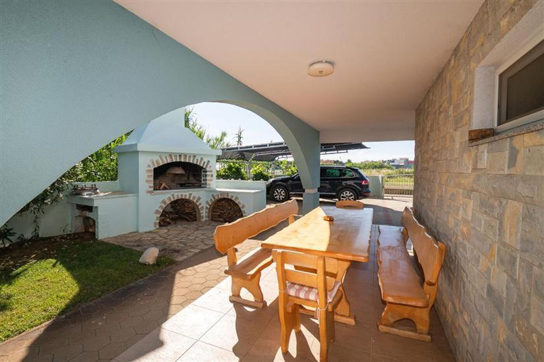 Others 5, Apartmani Tereza, Privlaka