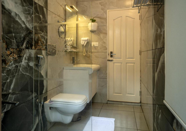 Bathroom 3, Eden Woods Resorts & Spa, Idukki