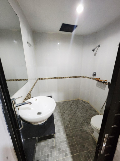 Bathroom 5, Hotel Celebes, Makassar