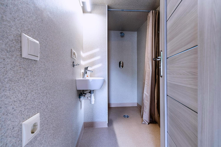 Bathroom 3, Olando Kepurė, Klaipėdos