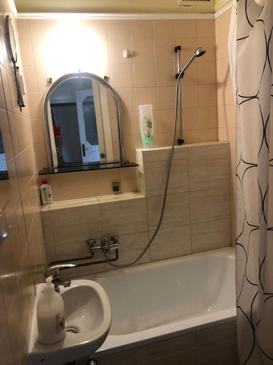 Bathroom, Eva Rooms, Budapesti