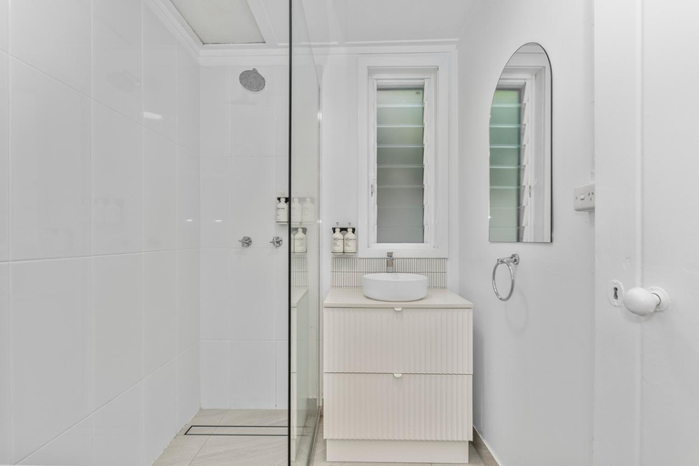 Bathroom 3, Townsville Suites (Apartment 1, Upstairs), North Ward-Castle Hill